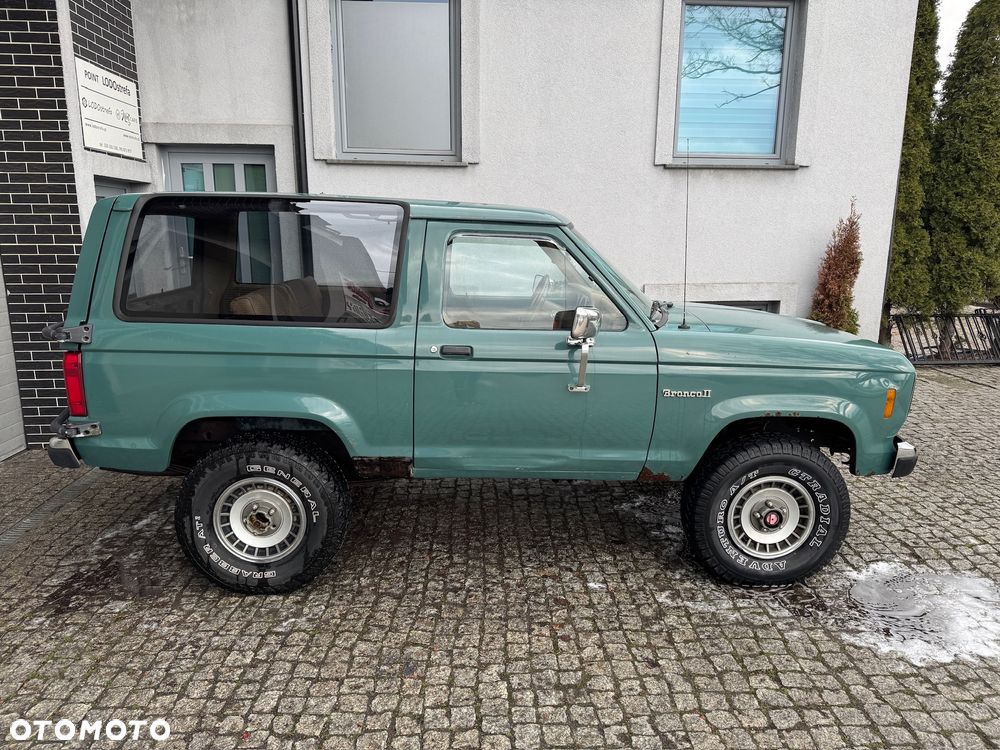 Ford Bronco - 5