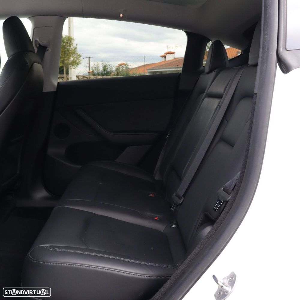 Tesla Model Y Long Range Dual Motor AWD - 25