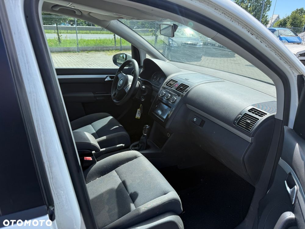 Volkswagen Touran - 14