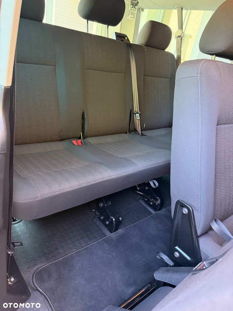 Volkswagen Caravelle - 9