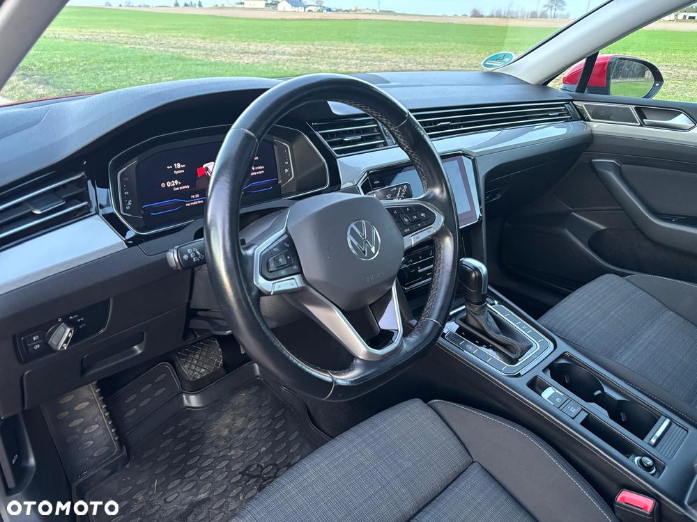 Volkswagen Passat - 11