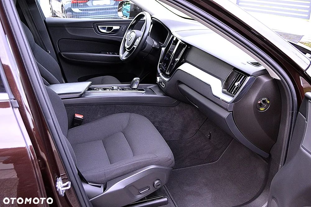 Volvo XC 60 B4 D Momentum Pro - 18