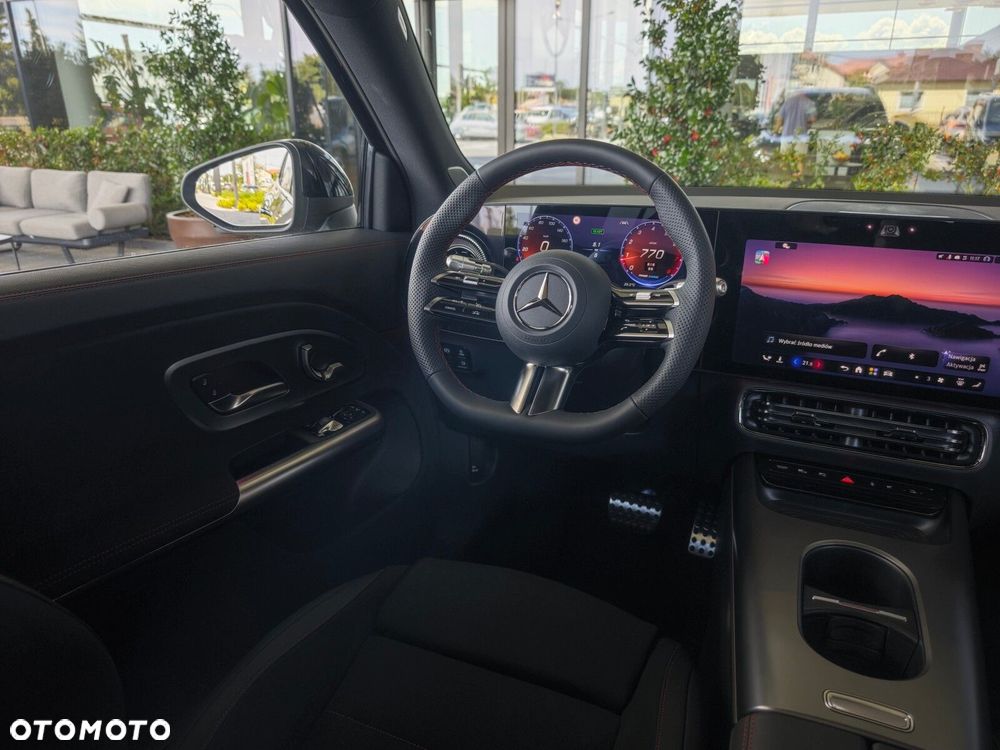Mercedes-Benz GLB - 14