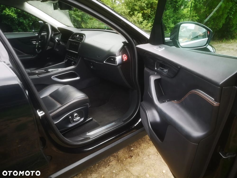 Jaguar F-Pace 2.0 i4D AWD Prestige - 12