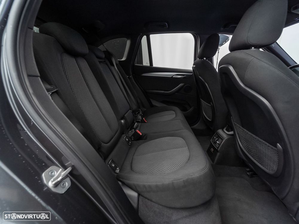 BMW X1 25 e xDrive Corporate Edition - 37