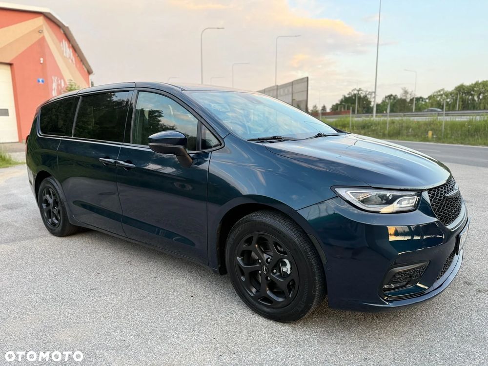 Chrysler Pacifica - 1