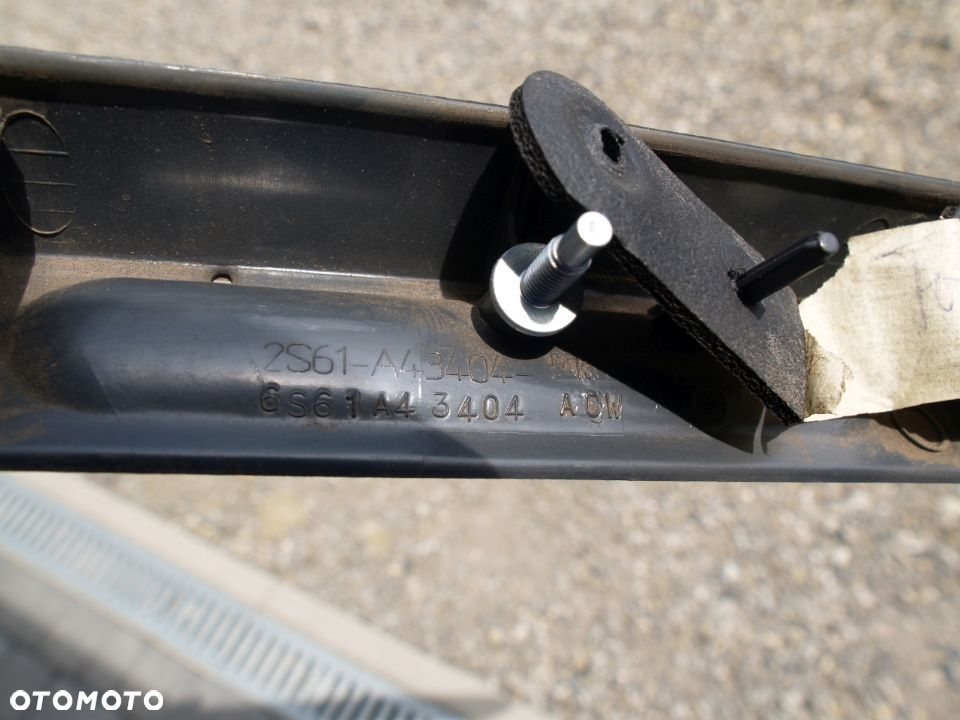 Ford Fiesta Listwa oswietlenie tablicy rejestracyjnej mk6 02r 3drzwi - 3