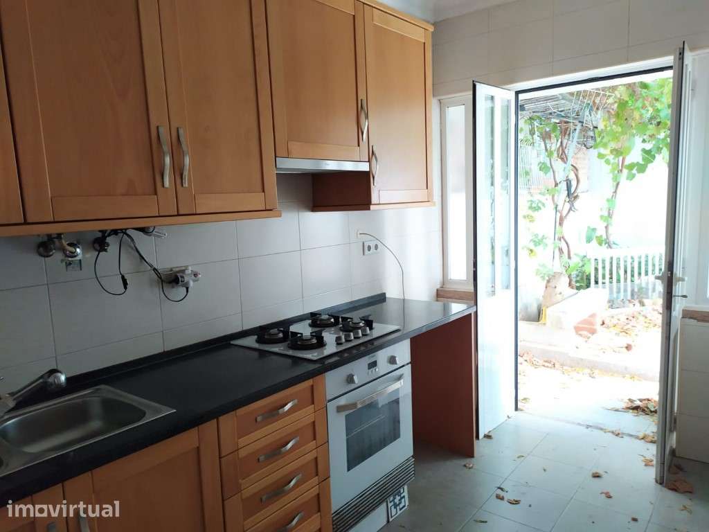 Apartamento T2 com localização privilegiada na Venteira, Amadora. - Grande imagem: 2/16