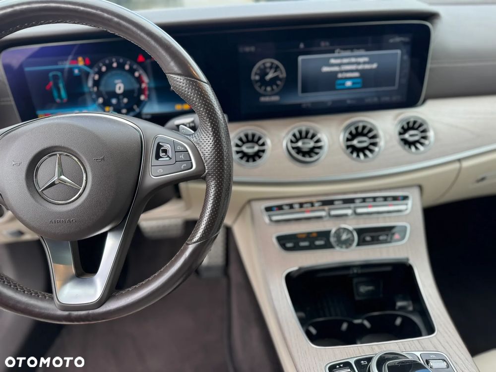 Mercedes-Benz Klasa E 400 4-Matic 9G-TRONIC - 21