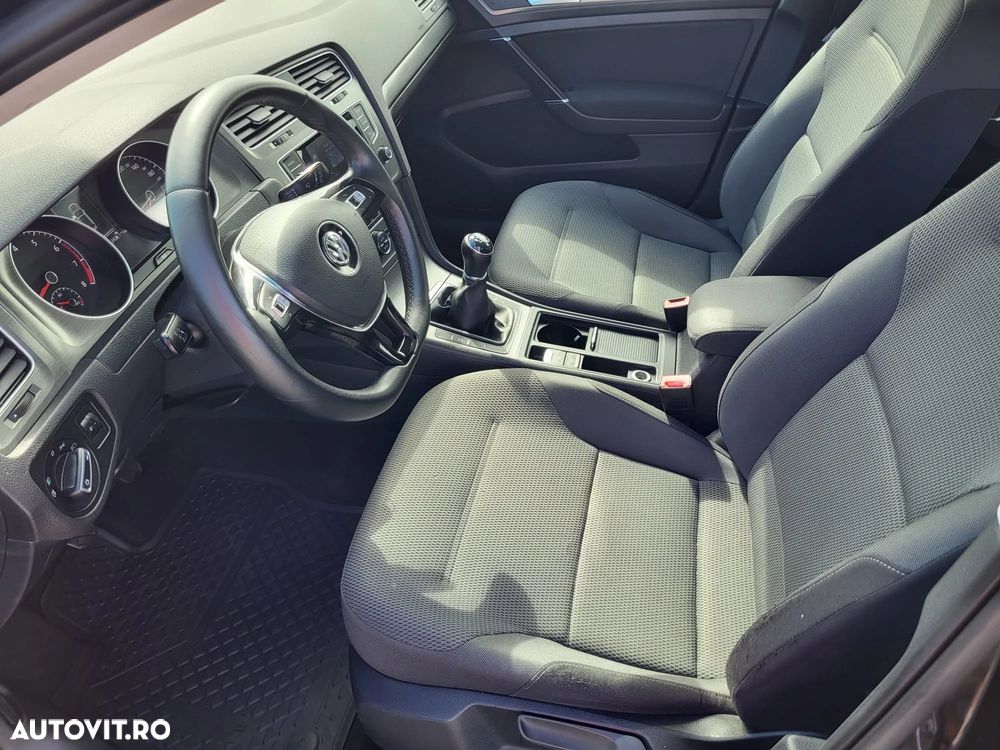 Volkswagen Golf - 6