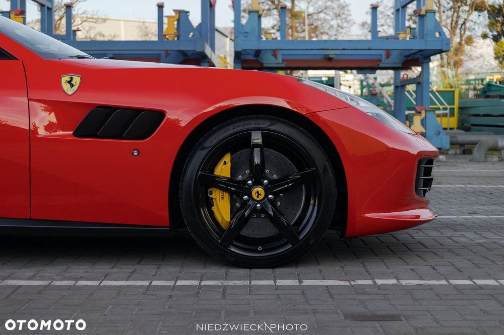 Ferrari GTC4Lusso - 37