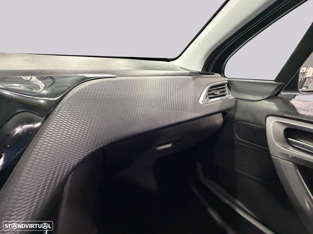 Peugeot 2008 - 17