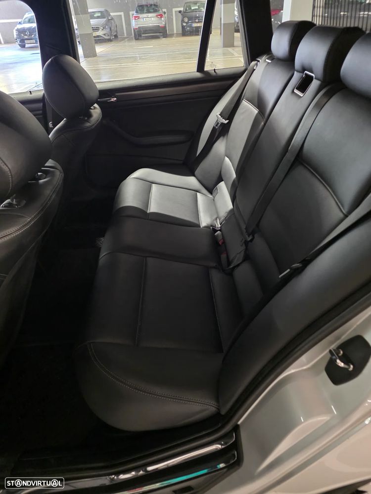 BMW 320 d Dynamic — fotografia 17