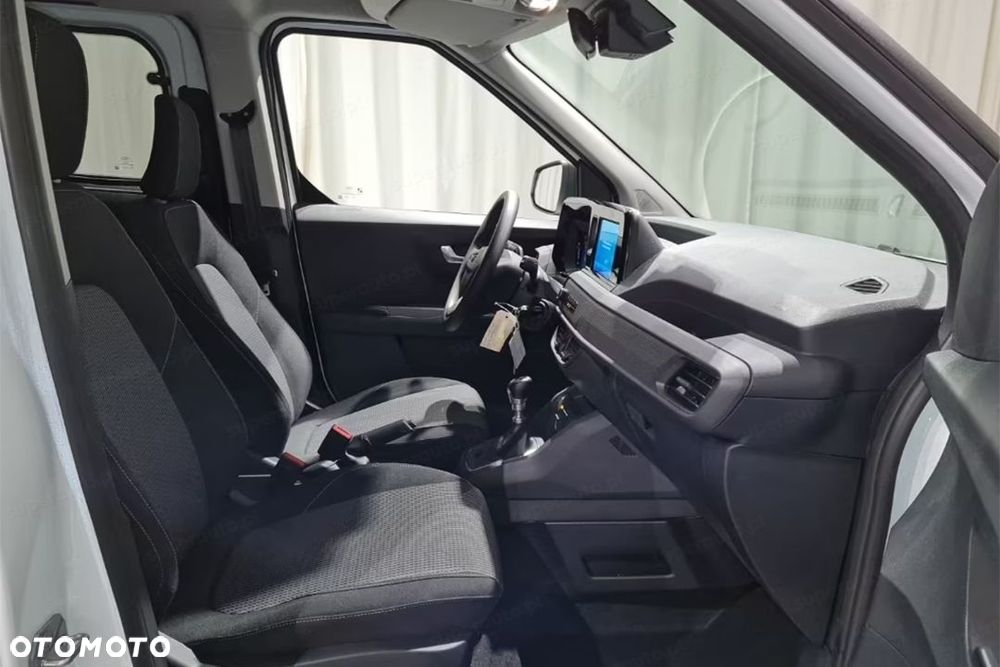 Ford Transit Courier - 11