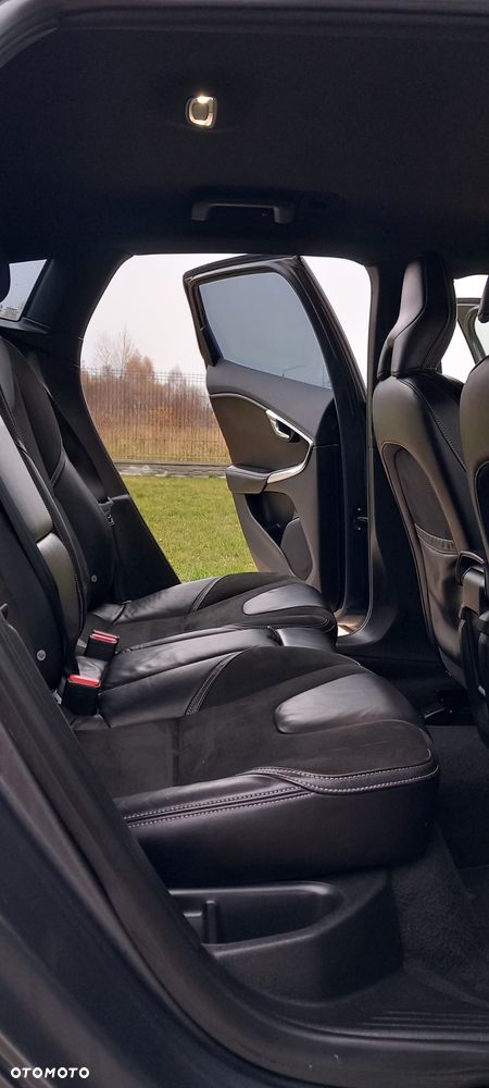 Volvo V40 D2 R Design - 10