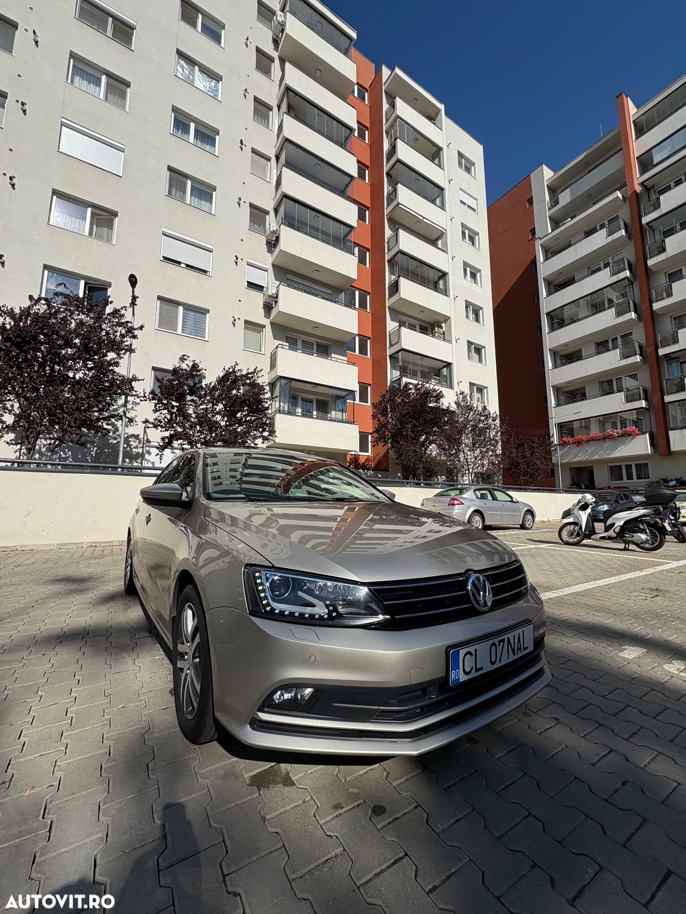 Volkswagen Jetta 2.0 TDI DSG Highline - 4