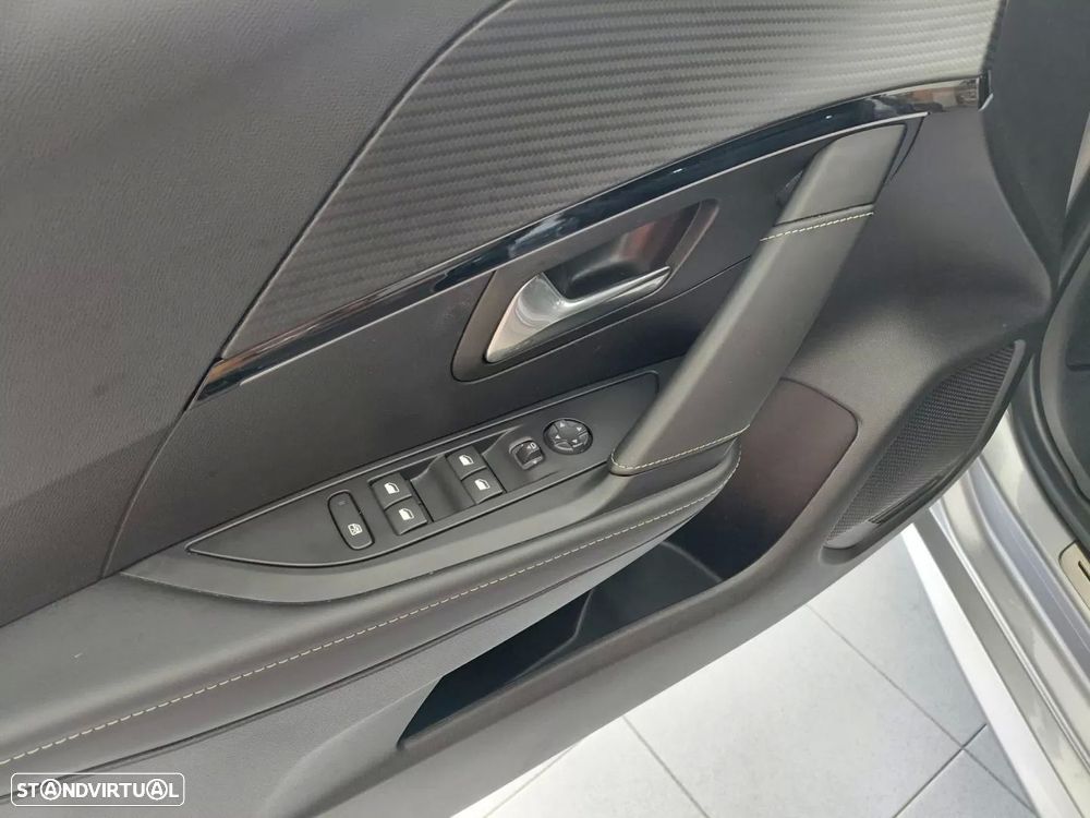 Peugeot e-208 50 kWh GT Pack - 12