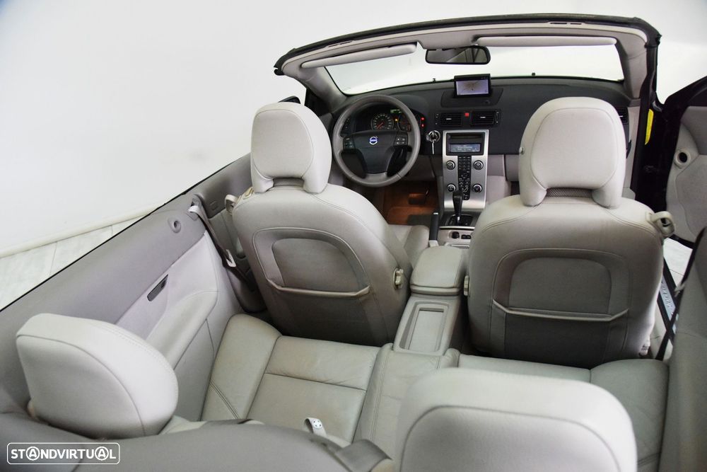 Volvo C70 2.4 D5 Momentum Geartronic - 24
