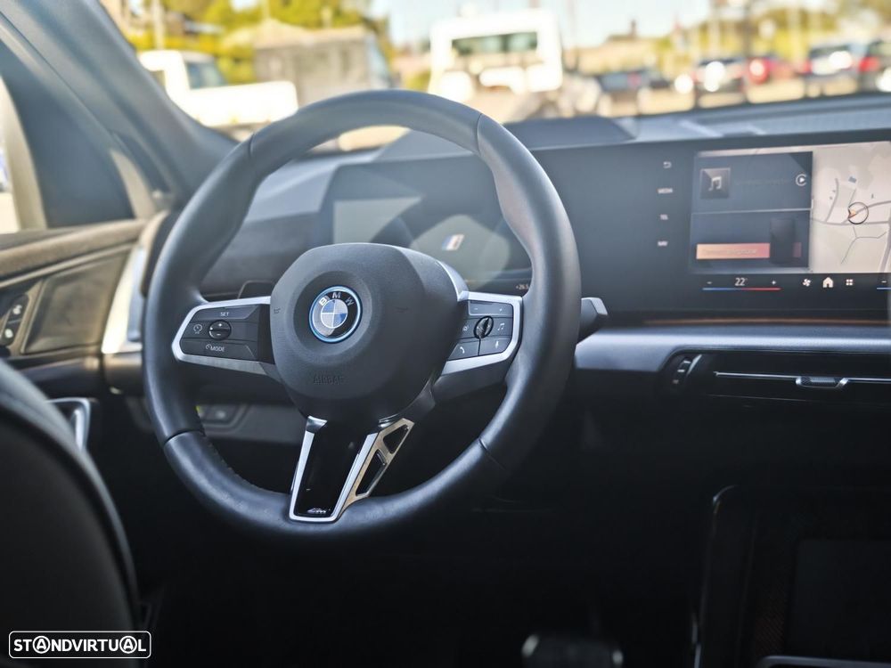 BMW iX2 eDrive20 Pack Desportivo M - 27