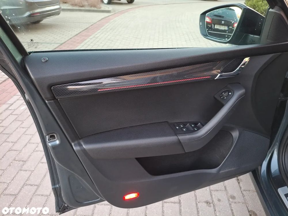 Skoda Octavia 2.0 TDI 4x4 DSG RS - 35