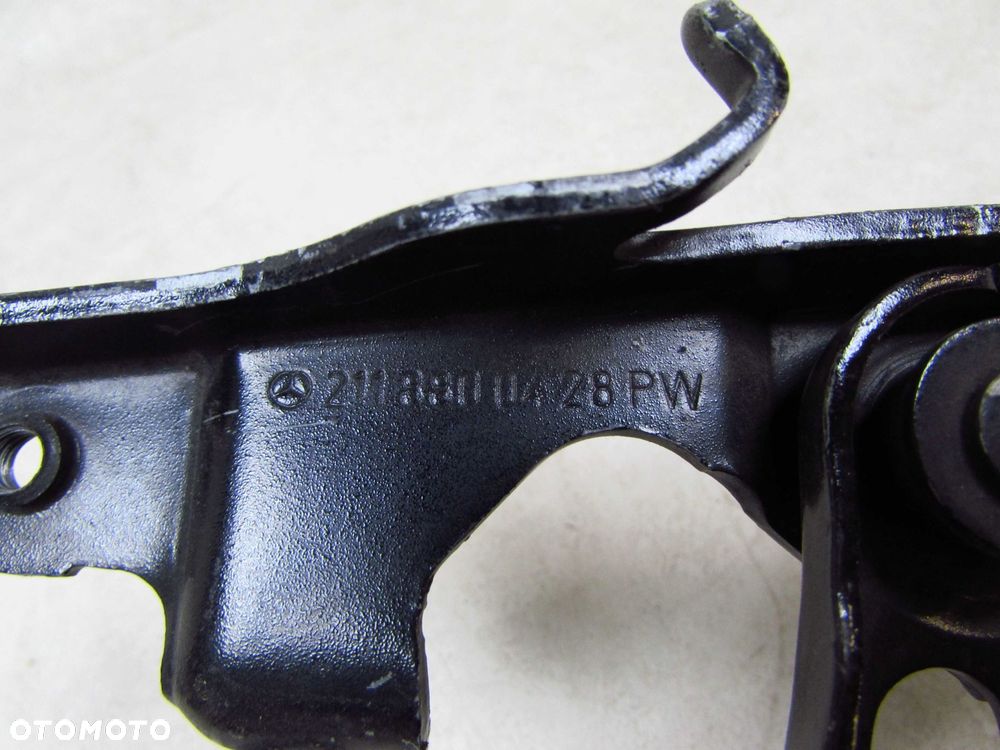 MERCEDES E KLASA W211 04-10 ZAWIAS MASKI PRAWY LEWY 2118800128 2118800428 - 7