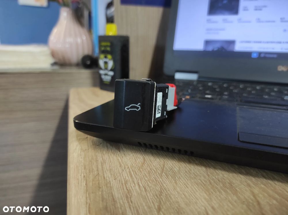 SKODA SUPERB 2 PRZYCISKI PRZEŁĄCZNIK KLAPY BAGAŻNIKA 3T0959831 WYSYŁKA !!! - 1