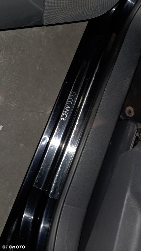 Volkswagen Touran 2.0 TDI DPF DSG Highline - 24