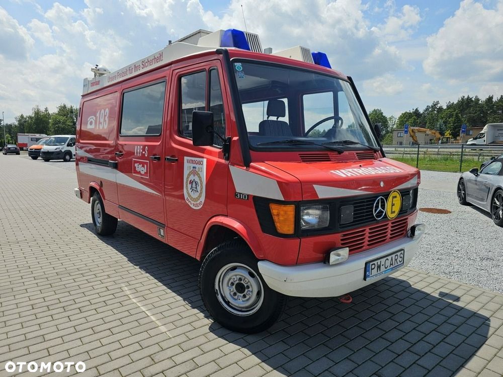 Mercedes-Benz 310 - 2