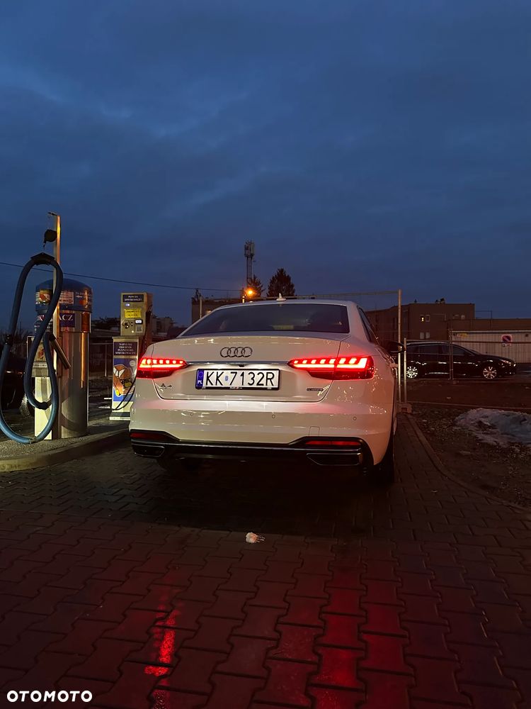 Audi A4 Limousine - 1