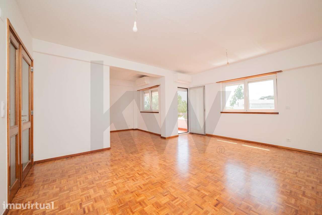 T3 com varanda a estrear após remodelação, na Quinta do Alto em Cax - Grande imagem: 4/38