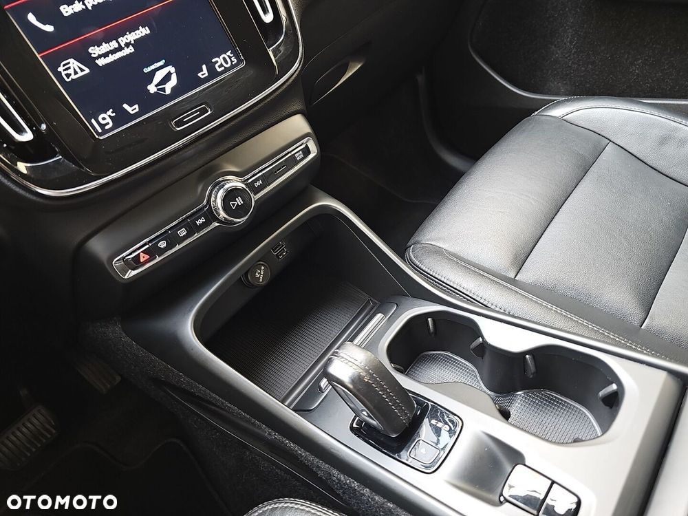 Volvo XC 40 D3 Momentum - 22