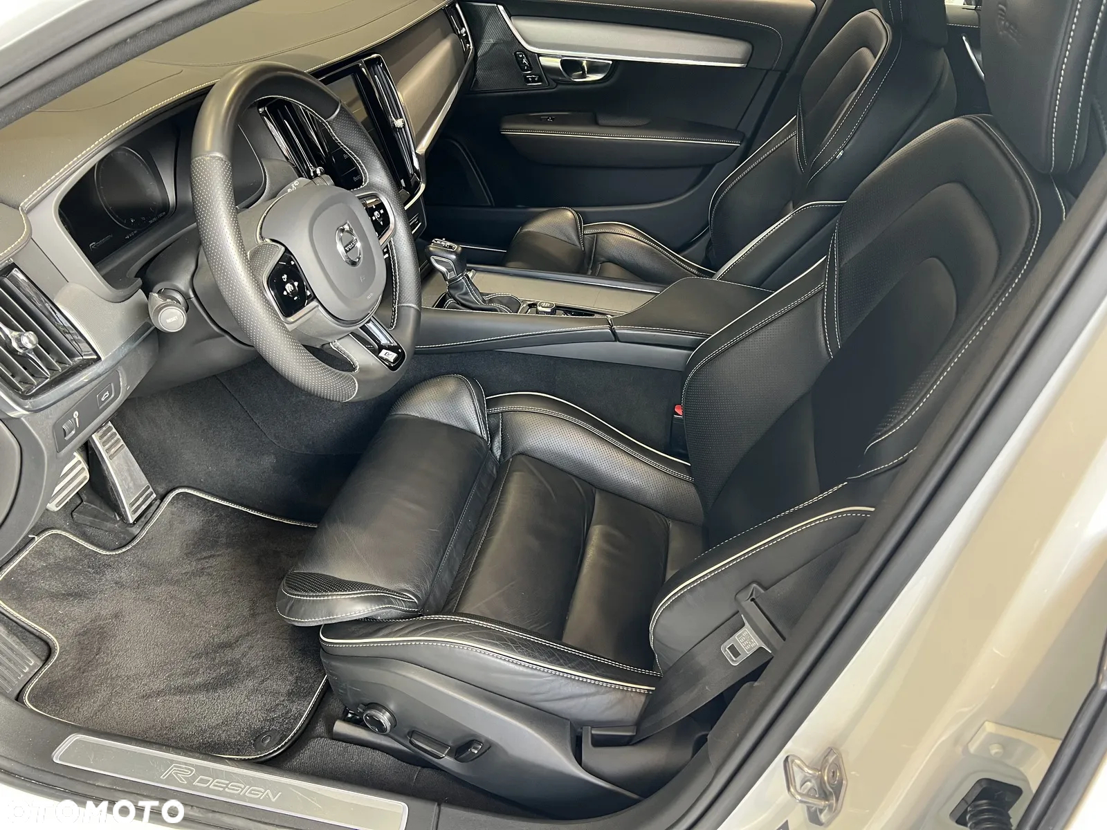 Volvo V90 D5 AWD R-Design - 10