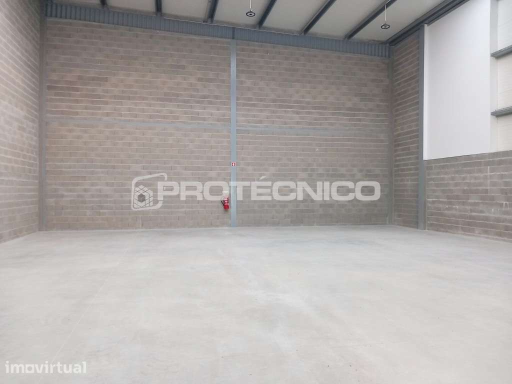 Armazém c/ 300m2 – Z. I. Cacia - Grande imagem: 3/8