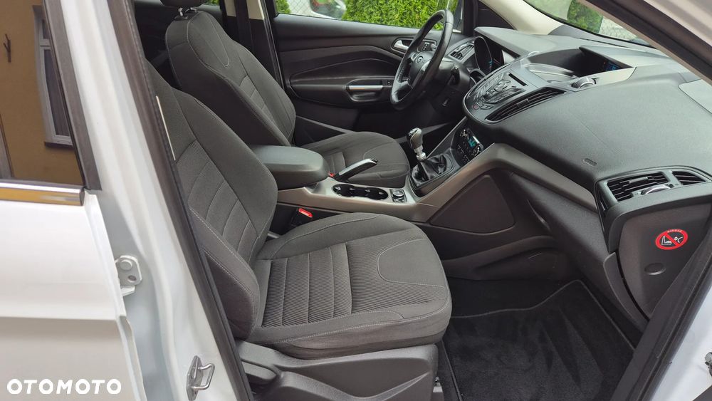 Ford Kuga 1.6 EcoBoost 2x4 Titanium - 16
