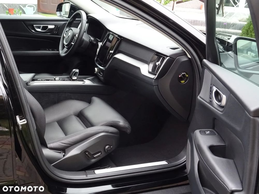Volvo V60 Cross Country B4 D AWD Plus - 18