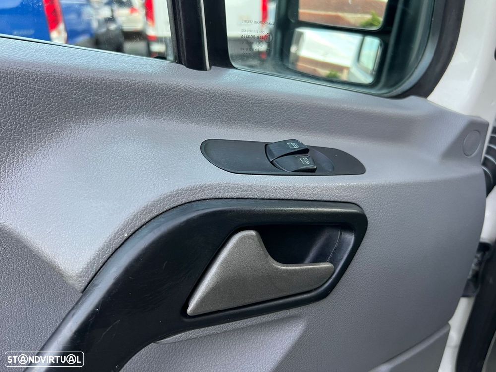 VW Crafter 35 2.5 TDi 164 Média - 23