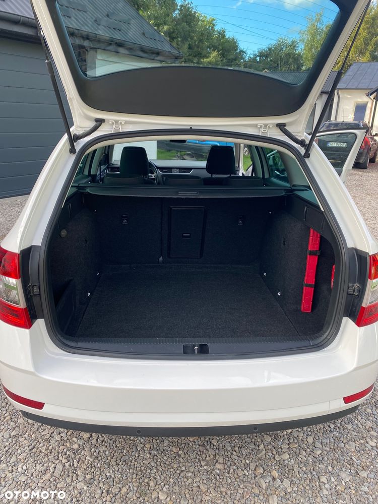 Skoda Octavia 2.0 TDI SCR Clever DSG - 9