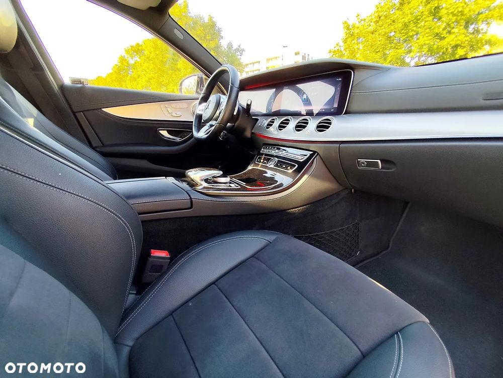 Mercedes-Benz Klasa E 220 d 4-Matic 9G-TRONIC - 13