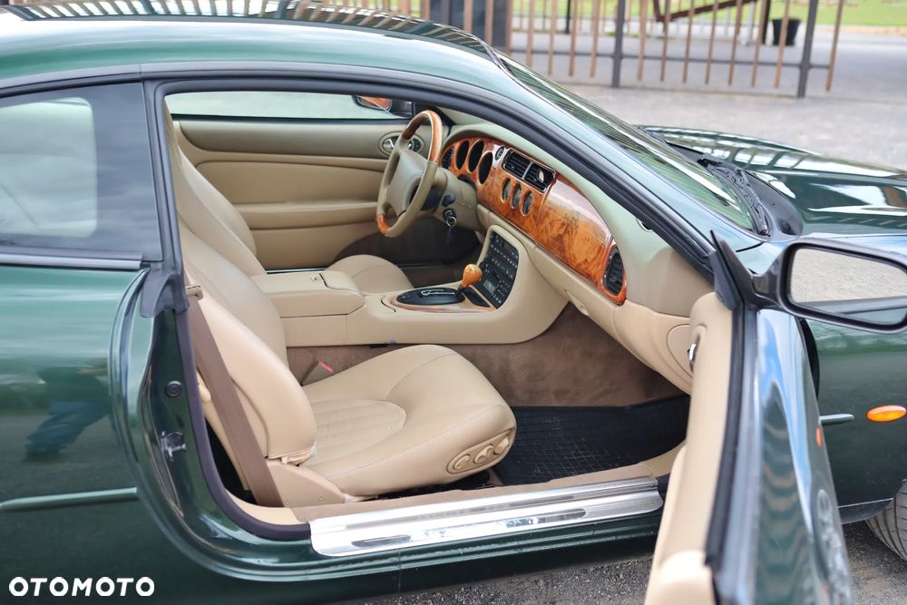 Jaguar XK XKR Coupe - 21