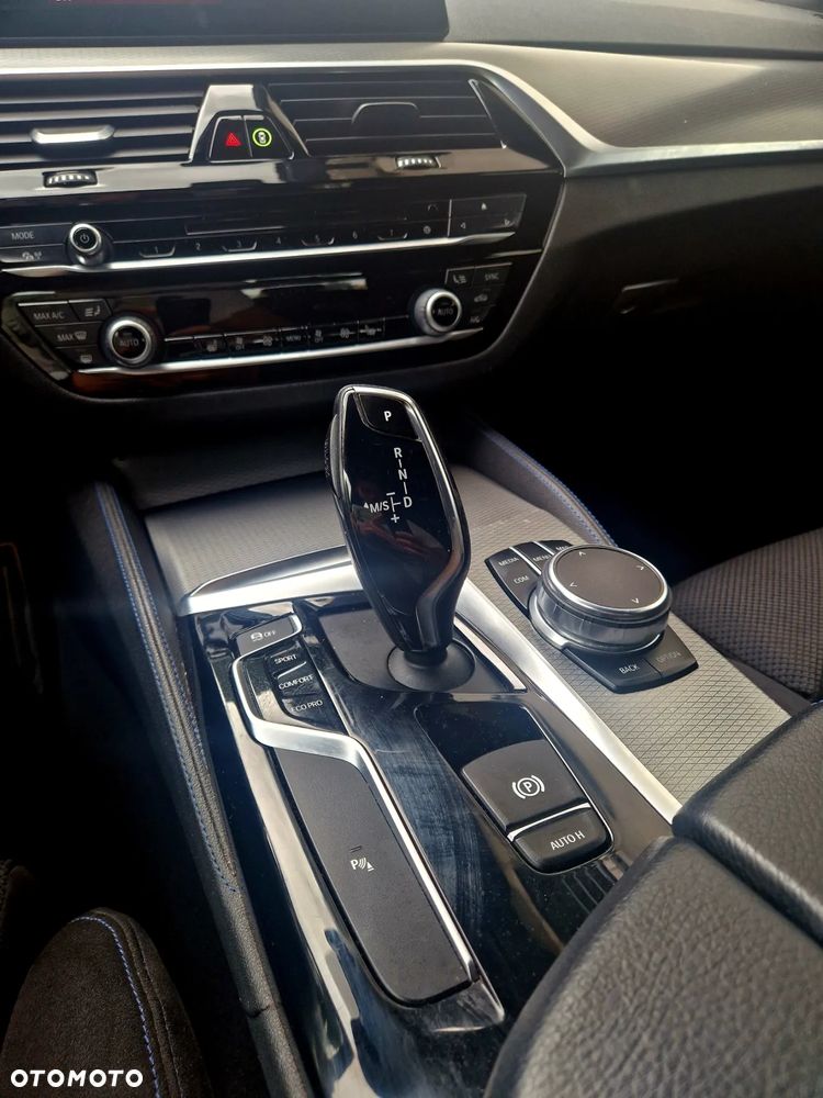 BMW Seria 5 520d xDrive - 15