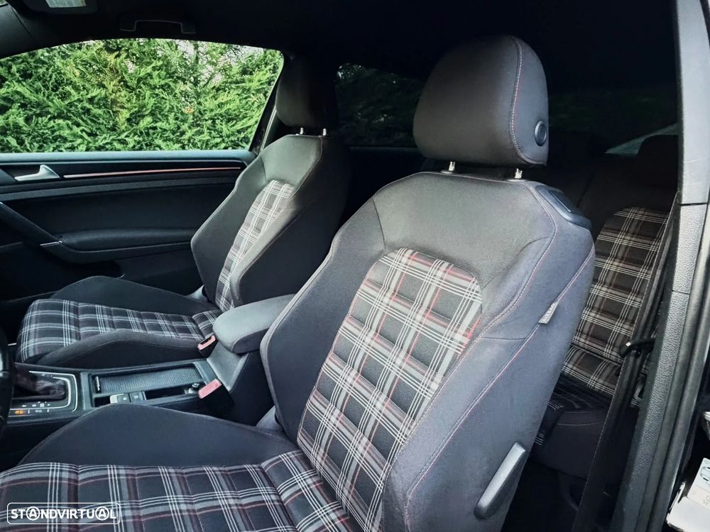 VW Golf GTI Performance BlueMotion DSG - 13