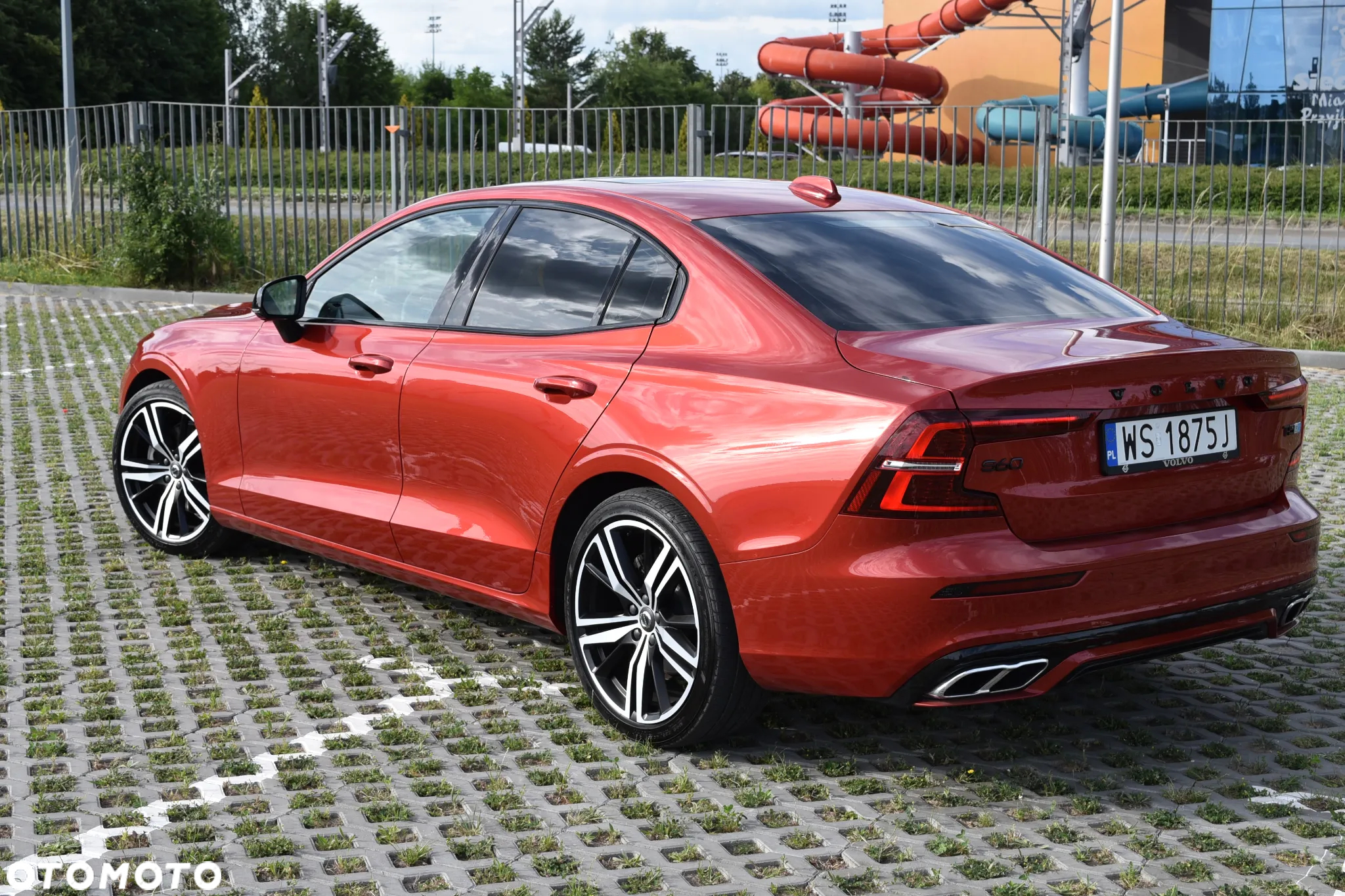 Volvo S60 T5 R-Design - 4