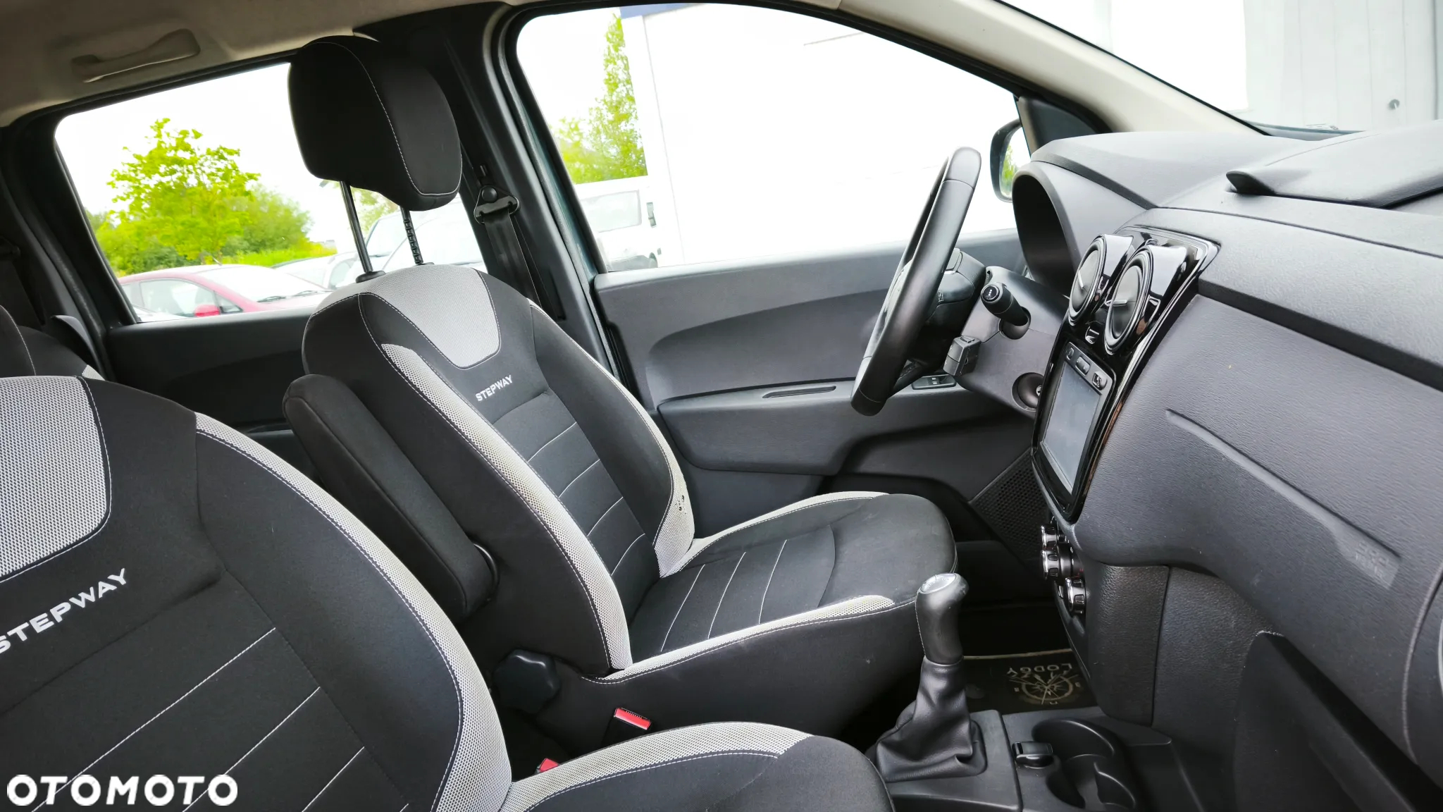 Dacia Lodgy SCe 100 Stepway - 22