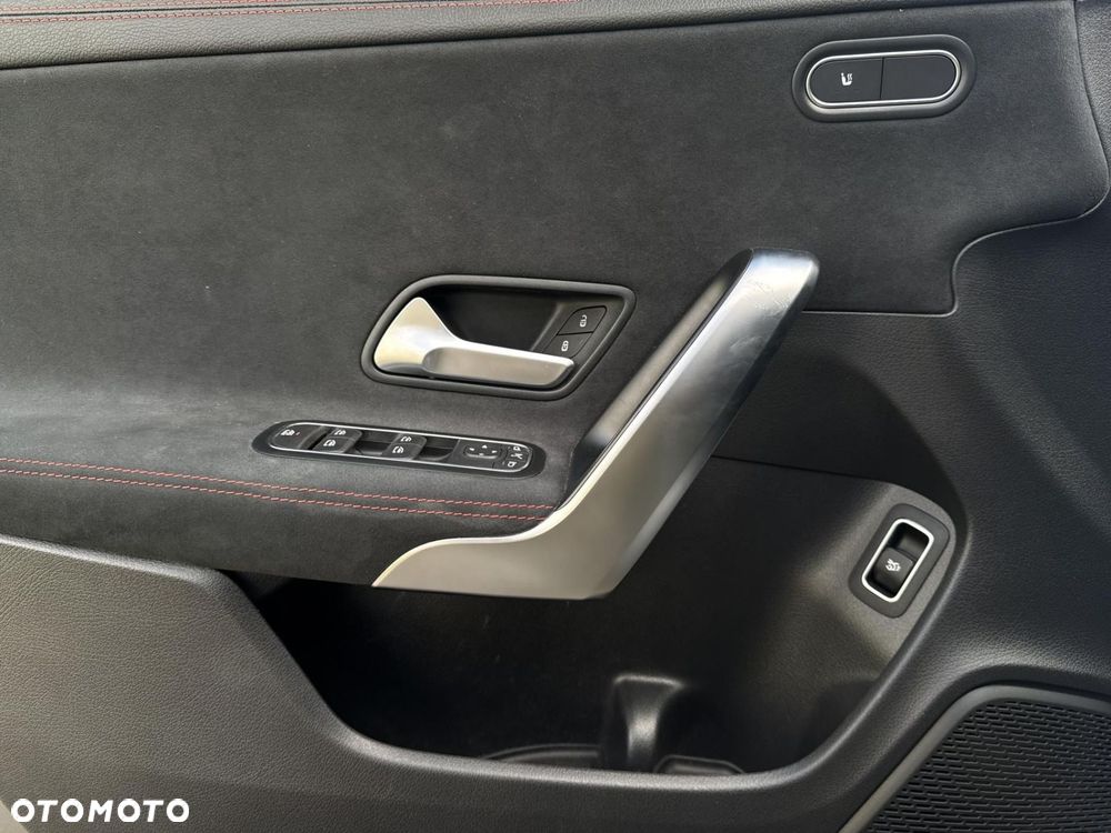 Mercedes-Benz CLA - 10