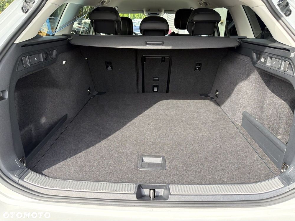 Volkswagen Passat - 37