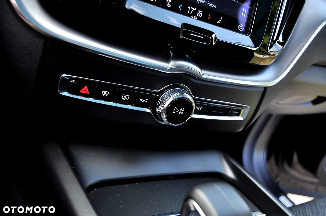 Volvo XC 60 B4 D Geartronic Momentum Pro - 30