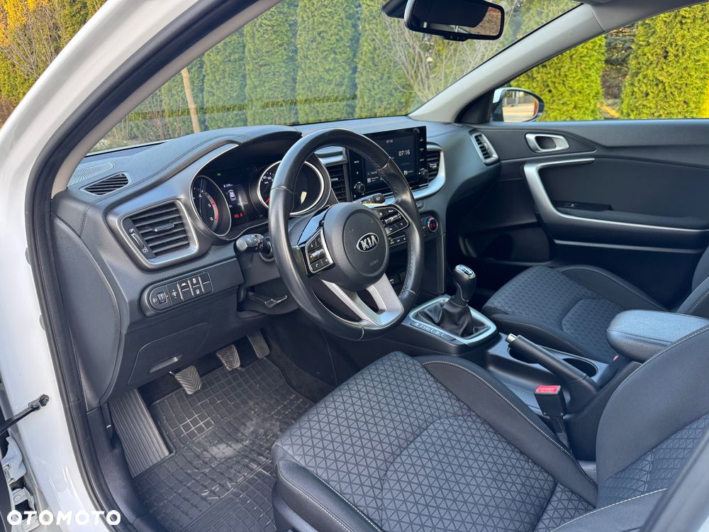 Kia Ceed 1.6 CRDi mHEV M - 27