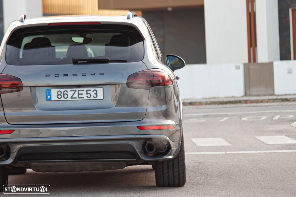 Porsche Cayenne S - 33