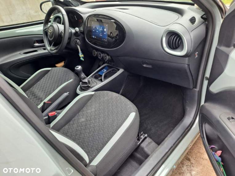 Toyota Aygo X Black&White - 6