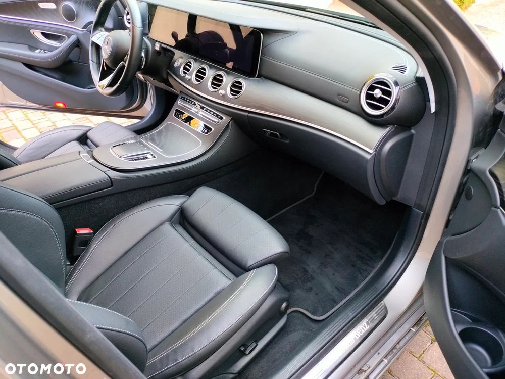 Mercedes-Benz Klasa E 220 d 4-Matic Exclusive - 20
